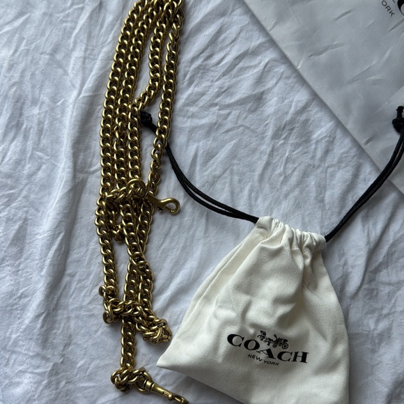 Coach Black Leather Shoulder Bag with Adjustable Strap - Picture 3 of 8